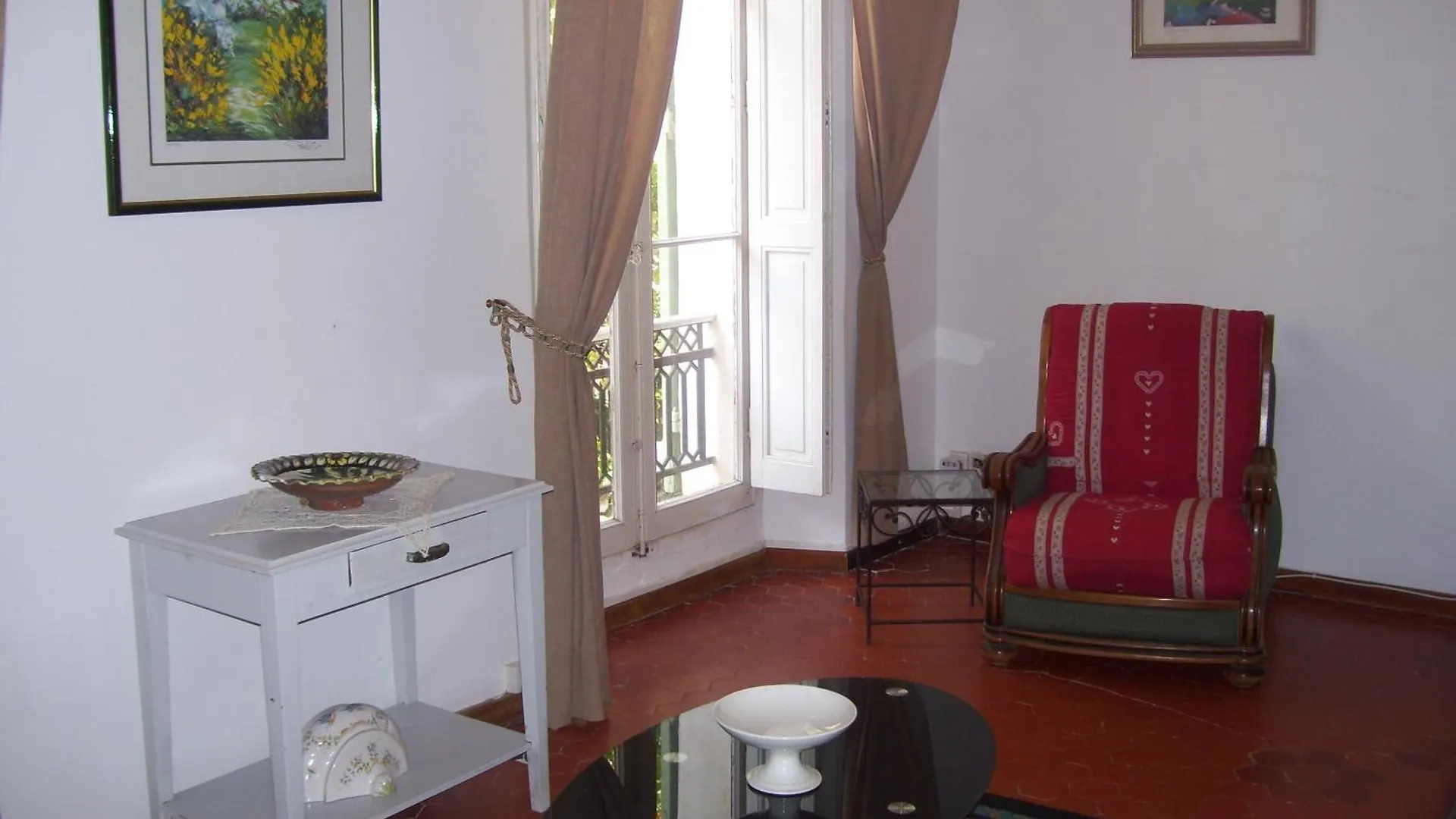 Holiday home Location Maison Domaine Viticole Avec Piscine Flassans-sur-Issole