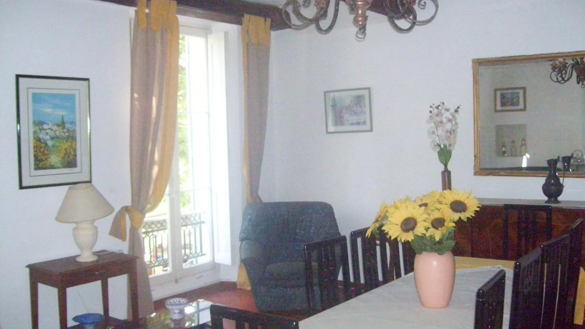 Holiday home Location Maison Domaine Viticole Avec Piscine Flassans-sur-Issole