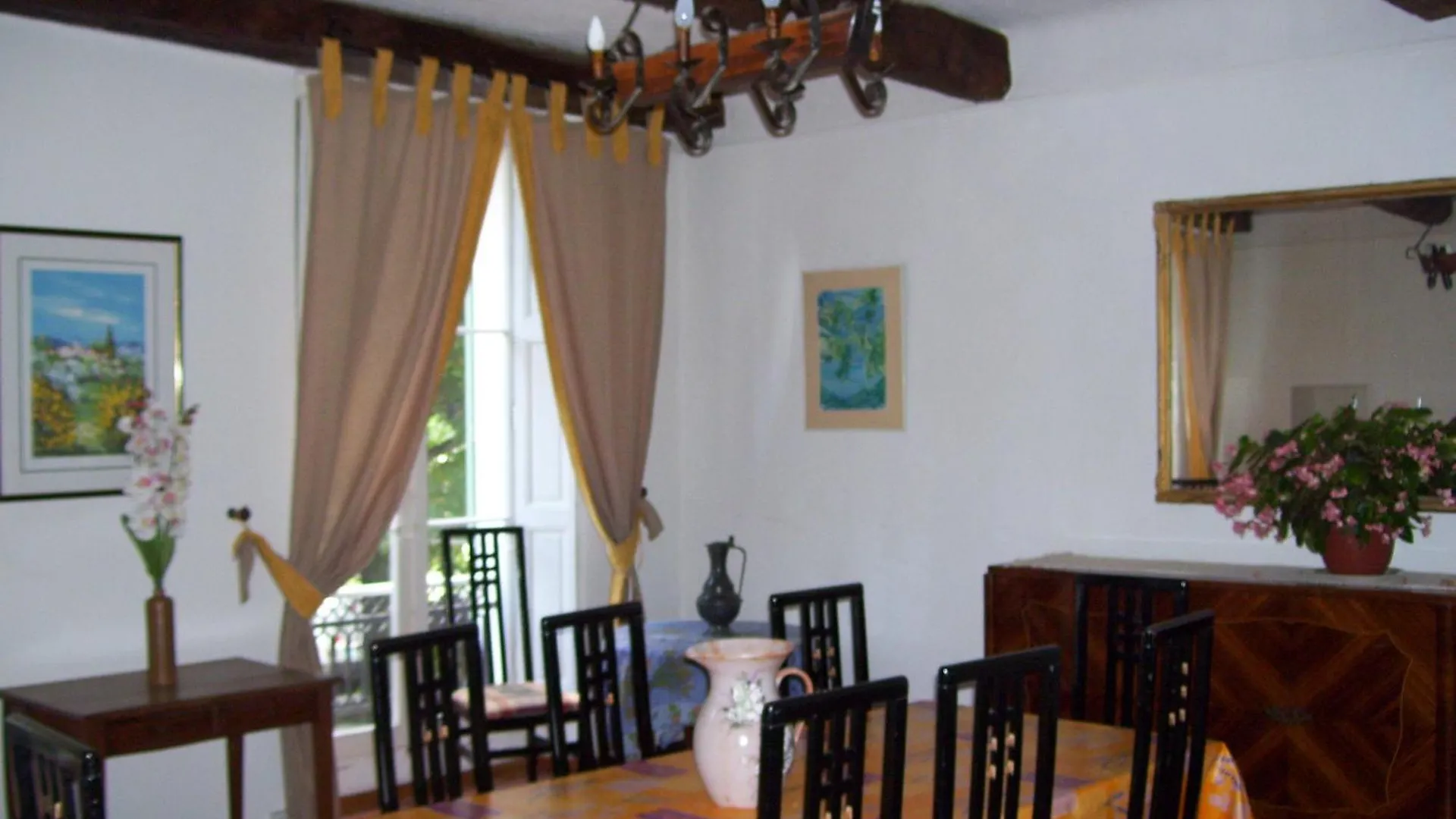 Holiday home Location Maison Domaine Viticole Avec Piscine Flassans-sur-Issole
